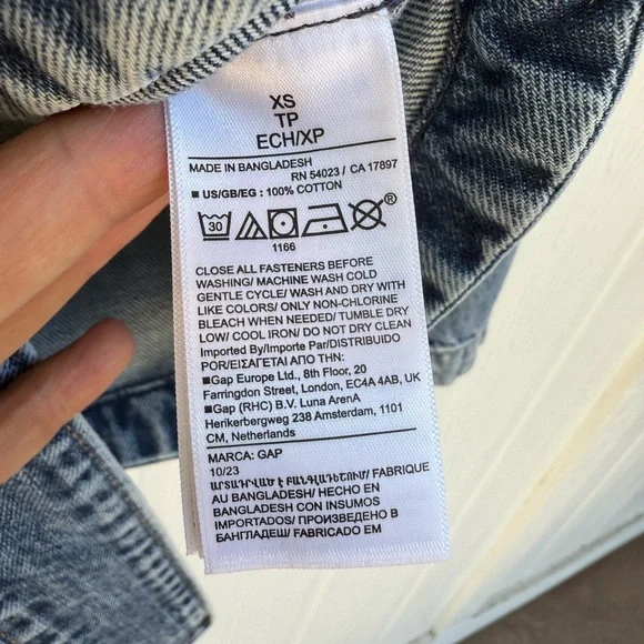 GAP Women's Belted Blue Jean Jacket - Picture 6 of 6